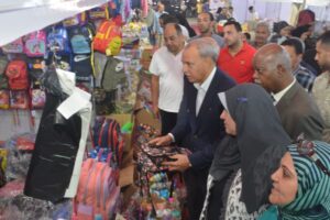 محافظ القليوبية يفتتح معرض " أهلا مدارس" بمدينة بنها (صور)