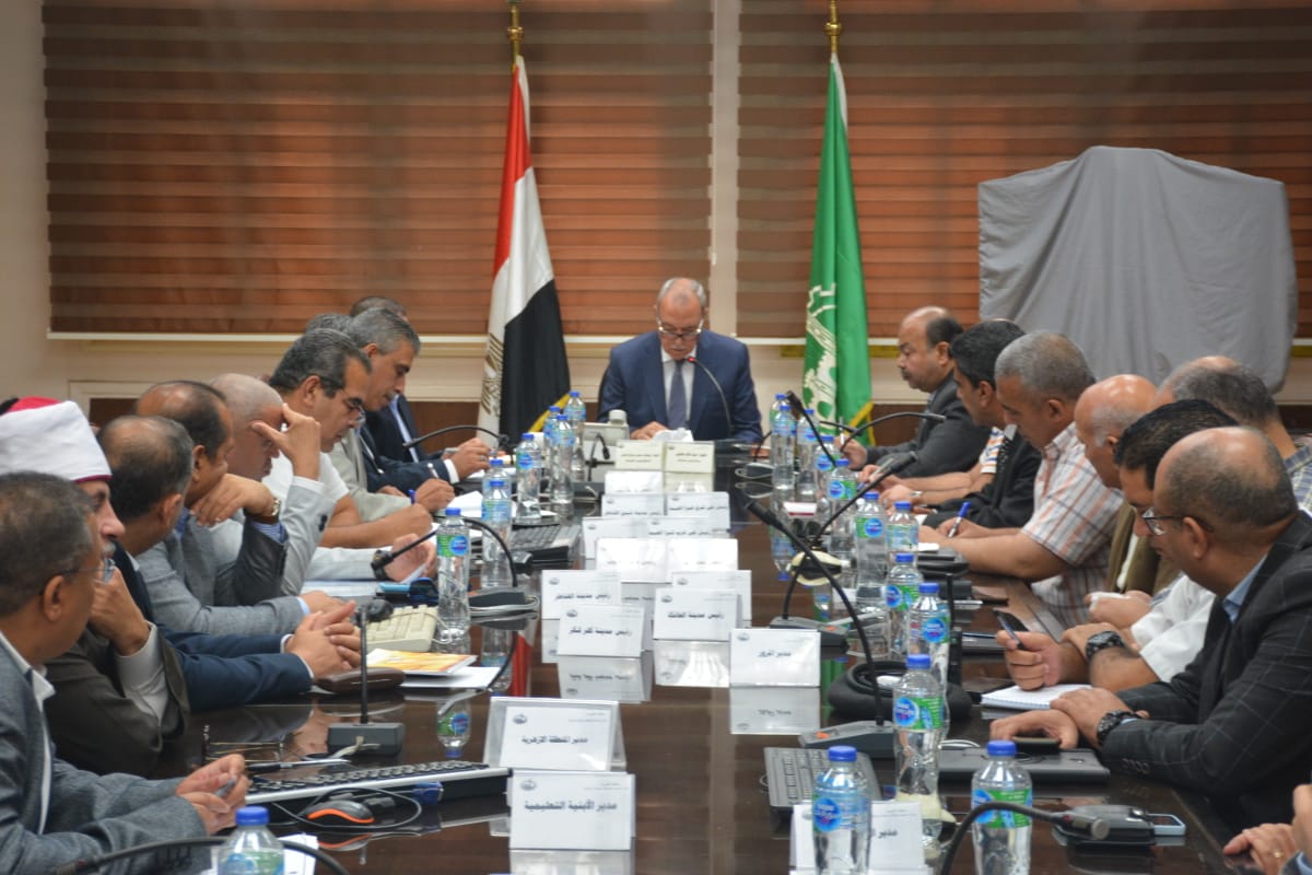 محافظ القليوبية يترأس اجتماعًا للوقوف على كافة الاستعدادات النهائية لاستقبال العام الدراسي الجديد