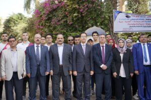 رئيس جامعة بنها يشهد أداء تحية العلم ويتفقد أول أيام العام الدراسى الجديد بكليتى الزراعة والطب البيطري