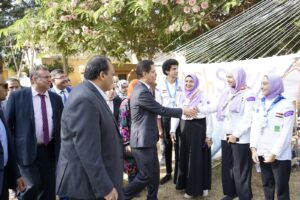 رئيس جامعة بنها يشهد أداء تحية العلم ويتفقد أول أيام العام الدراسى الجديد بكليتى الزراعة والطب البيطري