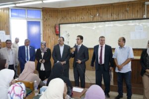رئيس جامعة بنها يشهد أداء تحية العلم ويتفقد أول أيام العام الدراسى الجديد بكليتى الزراعة والطب البيطري