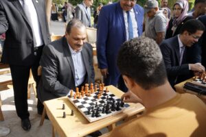 رئيس جامعة بنها يشهد أداء تحية العلم ويتفقد أول أيام العام الدراسى الجديد بكليتى الزراعة والطب البيطري