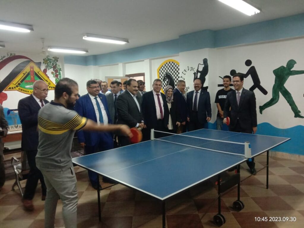 رئيس جامعة بنها يشهد أداء تحية العلم ويتفقد أول أيام العام الدراسى الجديد بكليتى الزراعة والطب البيطري