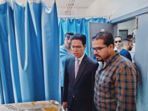 رئيس جامعة بنها يتفقد مصابي حادث طريق الرياح التوفيقي ببنها بالمستشفى الجامعي