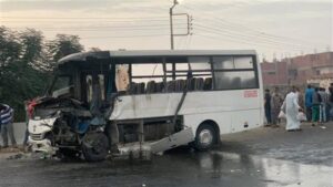 أول صور من موقع مصرع وإصابة 25 شخص في حادث تصادم في بنها (صور)