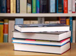 القبض على صاحب مكتبة لطبعه كتب للتعليم قبل الجامعي دون موافقة أصحابها