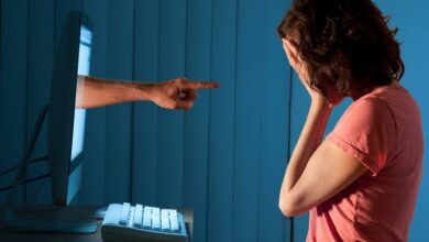 حدث في بنها .. خطيب زوجته السابق هدده بنشر صور مخلة لزوجته والمحكمة تعاقب المتهمين حدث في بنها .. خطيب زوجته السابق هدده بنشر صور مخلة لزوجته والمحكمة تعاقب المتهمين