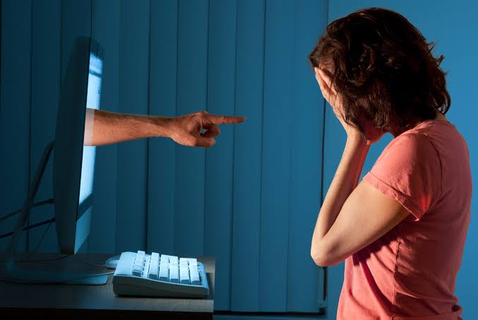 حدث في بنها .. خطيب زوجته السابق هدده بنشر صور مخلة لزوجته والمحكمة تعاقب المتهمين