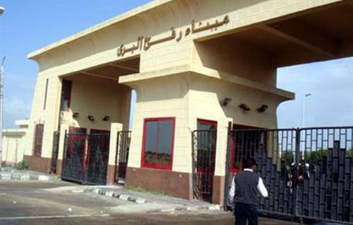 القاهرة الإخبارية: مصر ترفض السماح لرعايا الولايات المتحدة عبور معبر رفح البري