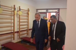 محافظ القليوبية يشهد طابور الصباح وتحية العَلَمْ في أول يوم دراسي