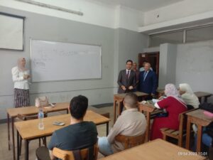 رئيس جامعة بنها يتفقد الدراسة في 3 كليات (صور)