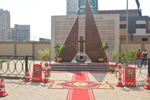 محافظ القليوبية يضع إكليلا من الزهور على النصب التذكاري لشهداء أكتوبر (صور)