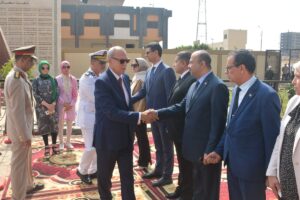 محافظ القليوبية يضع إكليلا من الزهور على النصب التذكاري لشهداء أكتوبر (صور)