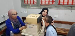 جامعة بنها تواصل القوافل الطبية المتخصصة فى أمراض العيون بقرية كفر عابد بطوخ