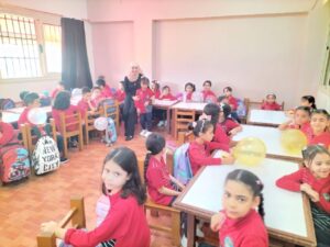 بالبالونات والألعاب شبان بنها تستقبل التلاميذ في أول يوم دراسي