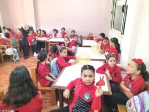 بالبالونات والألعاب شبان بنها تستقبل التلاميذ في أول يوم دراسي