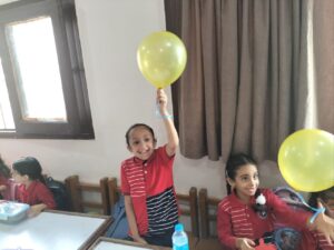 بالبالونات والألعاب شبان بنها تستقبل التلاميذ في أول يوم دراسي