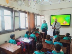 مدير عام مدارس شبان بنها يتابع الدراسة بقسم اللغات