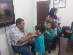 صحتا مسؤليتنا.. شبان بنها تطمئن علي طلابها بالكشف الطبي 