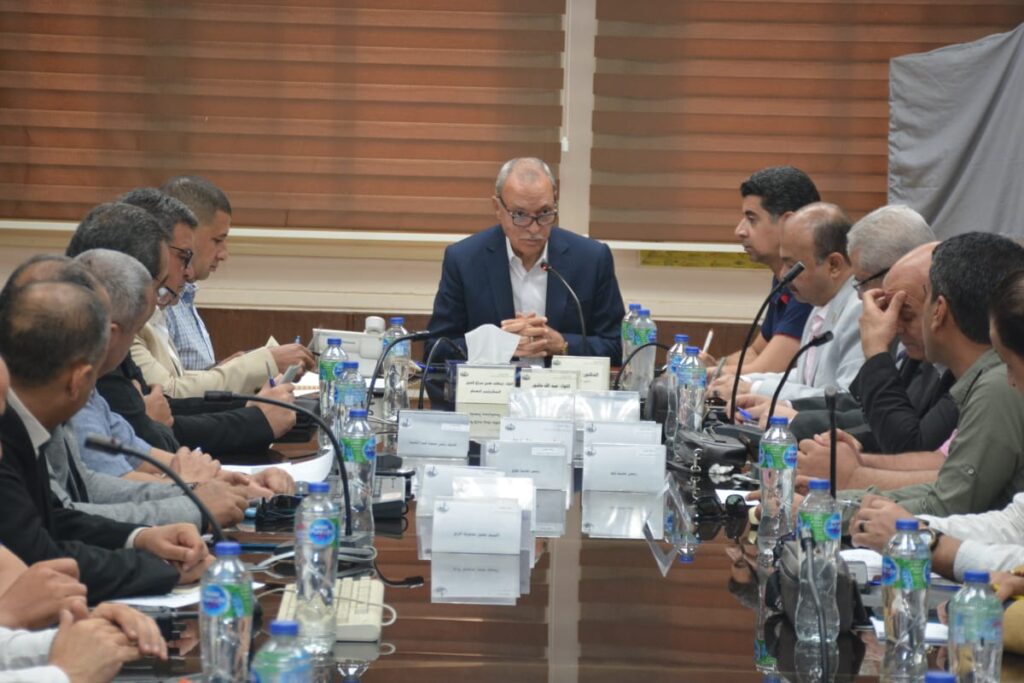 محافظ القليوبية يبحث موقف المعدات الميكانيكية المستخدمة لإدارة الأزمات والطوارئ والكوارث محافظ القليوبية يبحث موقف المعدات الميكانيكية المستخدمة لإدارة الأزمات والطوارئ والكوارث