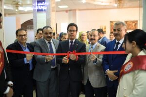 رئيس جامعة بنها يفتتح معرض للمشروعات الطلابية (صور)