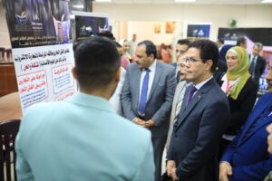 رئيس جامعة بنها يفتتح معرض للمشروعات الطلابية (صور)