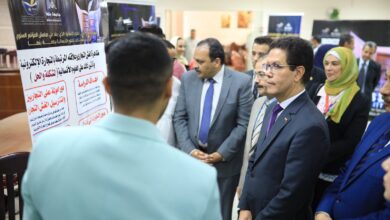 رئيس جامعة بنها يفتتح معرض للمشروعات الطلابية (صور)