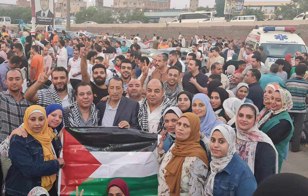 بمشاركة هيئة الشبان .. مسيرة لدعم الشعب الفلسطيني