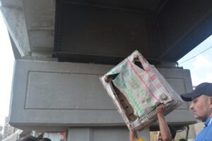 محافظ القليوبية يقود حملة لإزالة الإشغالات والتعديات بمنطقة وابور الثلج ببنها (صور)