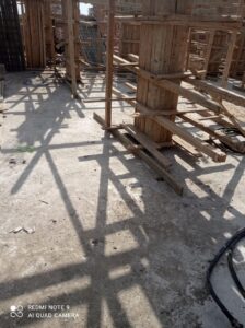 محافظ القليوبية يوقف أعمال بناء مخالف بأحد العمارات بمنطقة الفلل ببنها (صور)