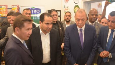 محافظ القليوبيه وسفير جمهورية كازاخستان يتفقدان معرض منتجات المنطقة الاستثمارية ببنها 