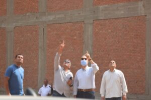 محافظ القليوبية يوقف حالة بناء مخالفة بتقسيم الزهور ببنها (صور)