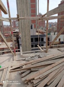 محافظ القليوبية يُوقِفْ أعمال بناء مخالف بأحد العمارات بمدينة بنها