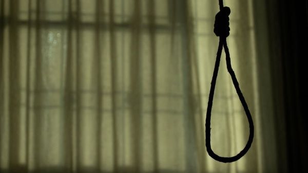 شاب يتخلص من حياته بشنق نفسه بقرية بالقليوبية