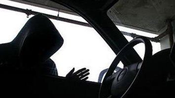 كشف غموض سرقة مليون و700 ألف جنيه من سيارة نقل أموال في بنها كشف غموض سرقة مليون و700 ألف جنيه من سيارة نقل أموال في بنها