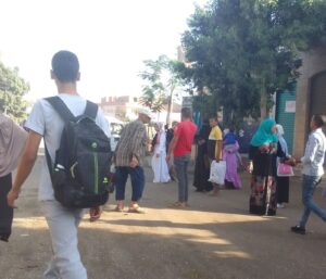 استغاثة أهالي "برشوم " من عدم توافر السيارات واستغلال السائقين