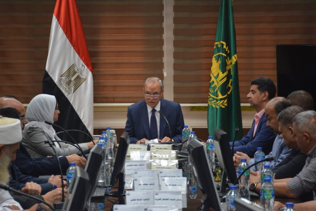 محافظ القليوبية يعقد اجتماعه الأول بالمجلس الاقتصادي والاجتماعي محافظ القليوبية يعقد اجتماعه الأول بالمجلس الاقتصادي والاجتماعي
