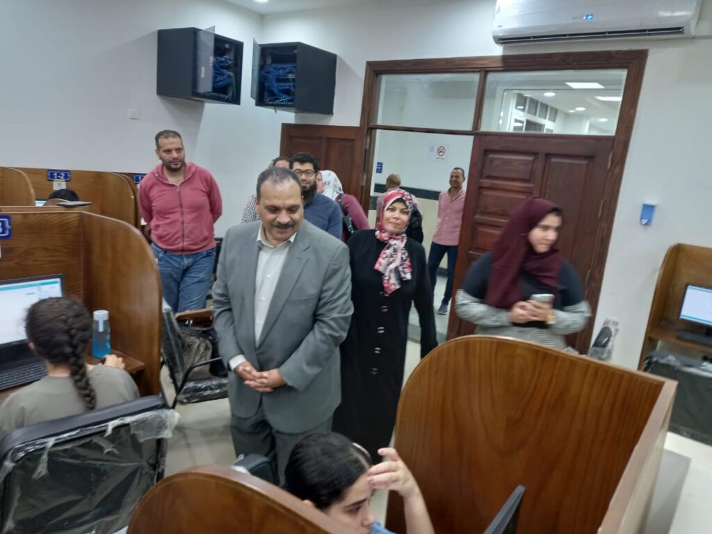 نائب رئيس جامعة بنها يتفقد عدد من المراكز والوحدات التعليمية 