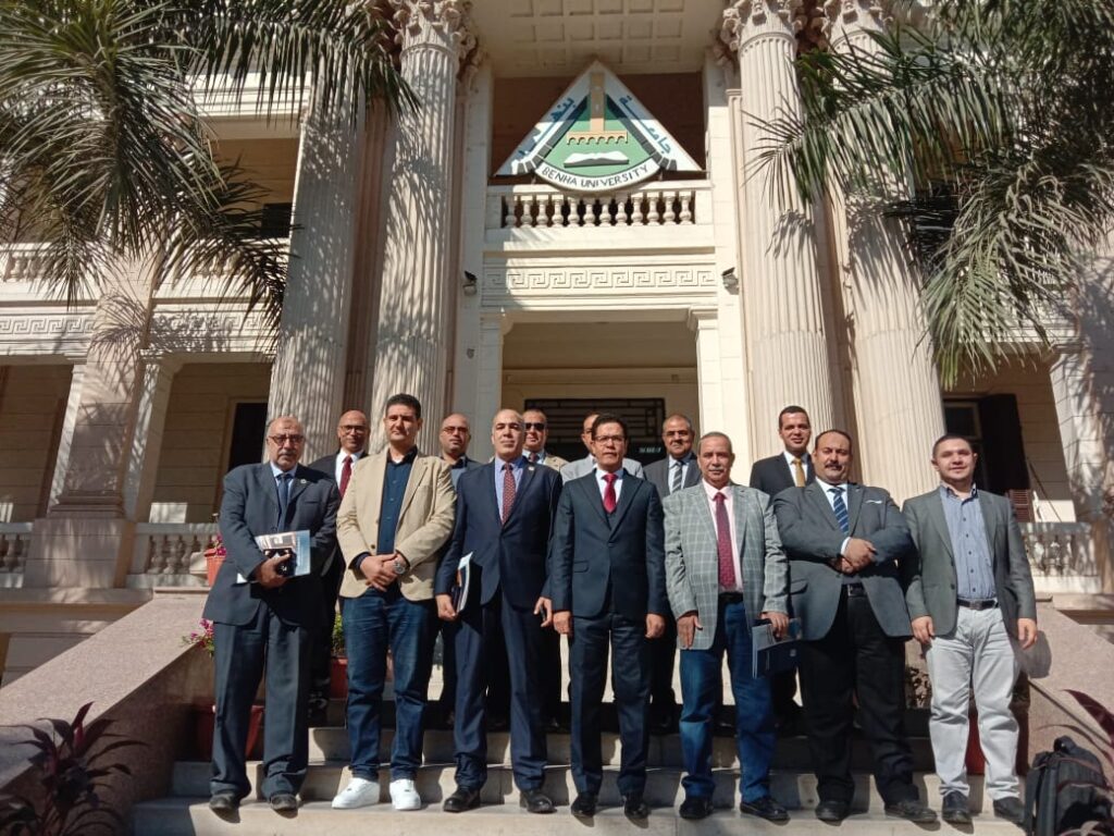 رئيس جامعة بنها يكرم 21 عالما من الجامعة لاختيارهم ضمن قائمة أعلى 2% من علماء العالم رئيس جامعة بنها يكرم 21 عالما من الجامعة لاختيارهم ضمن قائمة أعلى 2% من علماء العالم