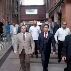 رئيس جامعة بنها يتفقد الخدمة الطبية المقدمة للمرضى بالمستشفى الجامعي