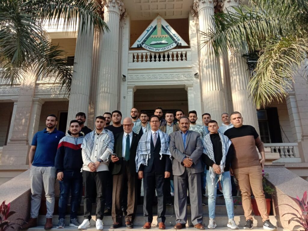 رئيس جامعة بنها يلتقي بالطلاب الوافدين الفلسطينيين