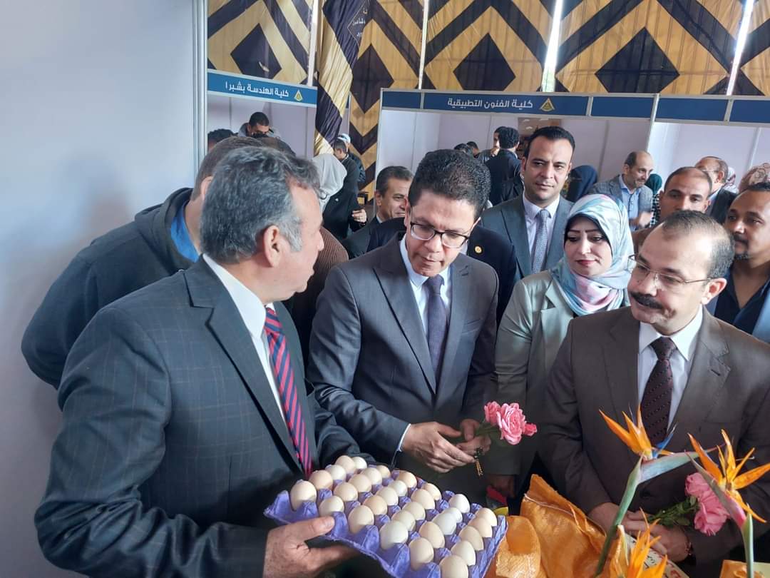 "الجيزاوي" يفتتح معرض تسويق منتجات كليات جامعة بنها (صور) "الجيزاوي" يفتتح معرض تسويق منتجات كليات جامعة بنها (صور)
