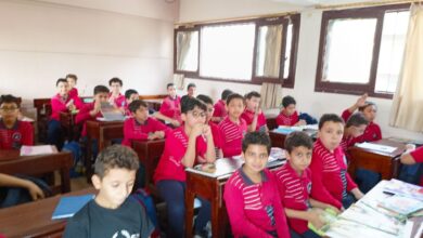 مدير المرحلة الابتدائية بشبان بنها يتفقد الطلاب أثناء الامتحانات الشهرية مدير المرحلة الابتدائية بشبان بنها يتفقد الطلاب أثناء الامتحانات الشهرية
