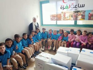 شاهدوا حملة ساعة لغزة.. براعم شبان بنها فى زيارة للهلال الأحمر