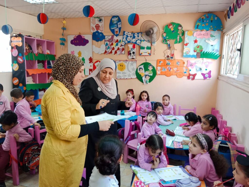 موجه رياض الأطفال بتعليم القليوببة  تتفقد براعم شبان بنها