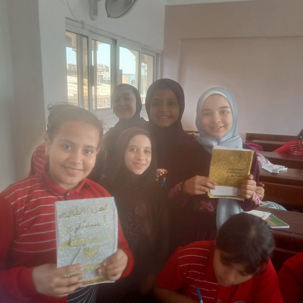  "كتيب إسلامي "..بأيدي طلبة شبان بنها
