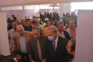 محافظ القليوبية يتفقد الملتقى التوظيفي الأول لتوفير 1500 فرصة عمل (صور)