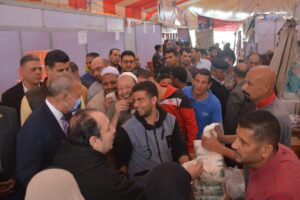 لمحاربة الغلاء .. "الهجان" يتفقد المعرض الدائم للسلع الغذائية بميدان المؤسسة بشبرا الخيمة