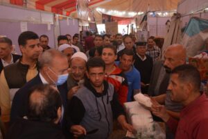 لمحاربة الغلاء .. "الهجان" يتفقد المعرض الدائم للسلع الغذائية بميدان المؤسسة بشبرا الخيمة