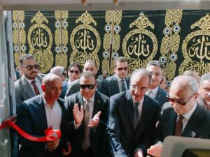 بأعلام فلسطين وممر شرفي .. أطفال ترسا بالقليوبية يستقبلون وزير الاتصالات